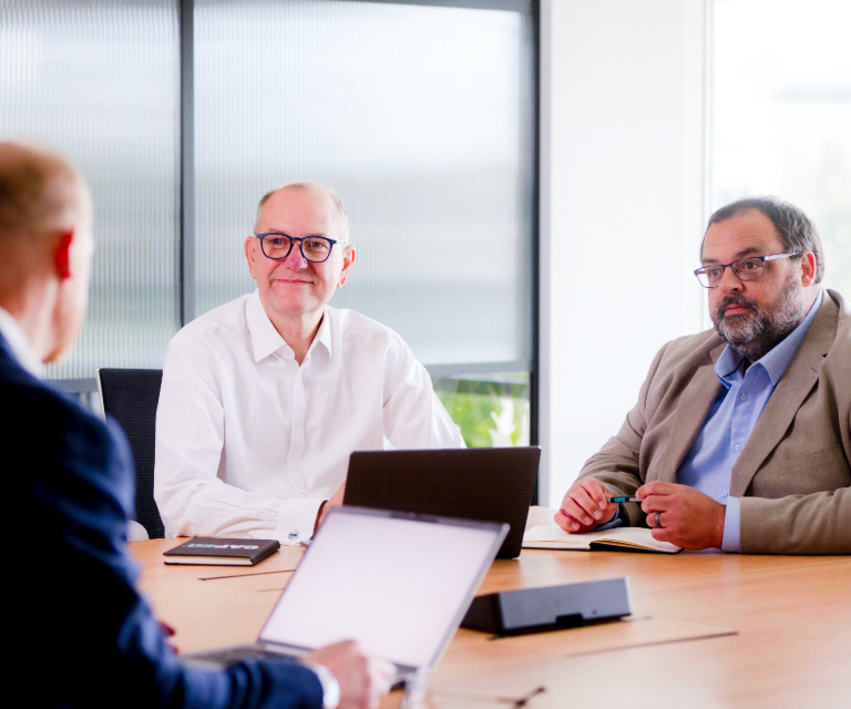 capeq_partners_discuss_selling_a_business_around_table